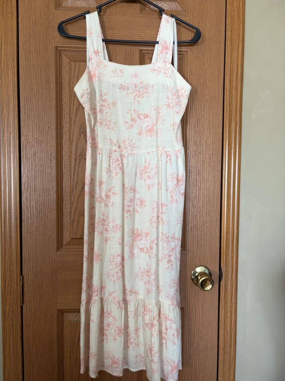 Sleeveless Floral Midi Dress in Light Pink and Cream